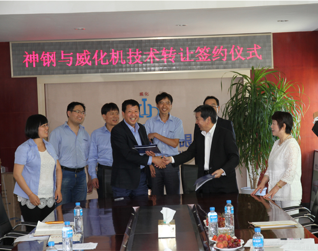 慶祝日本神鋼與威?；瘷C(jī)簽訂技術(shù)轉(zhuǎn)讓協(xié)議.jpg